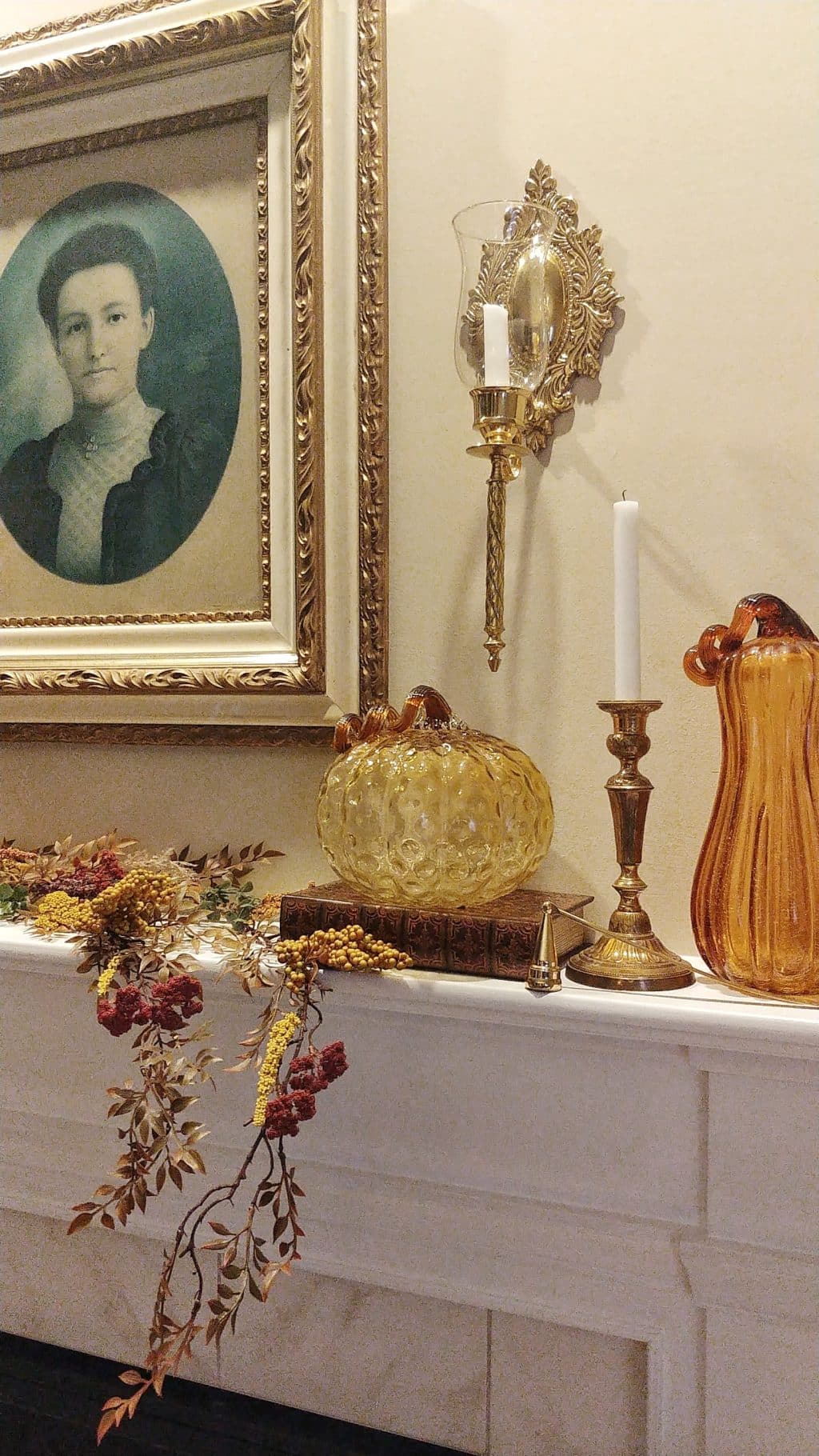 How to Decorate Your Mantle for Fall