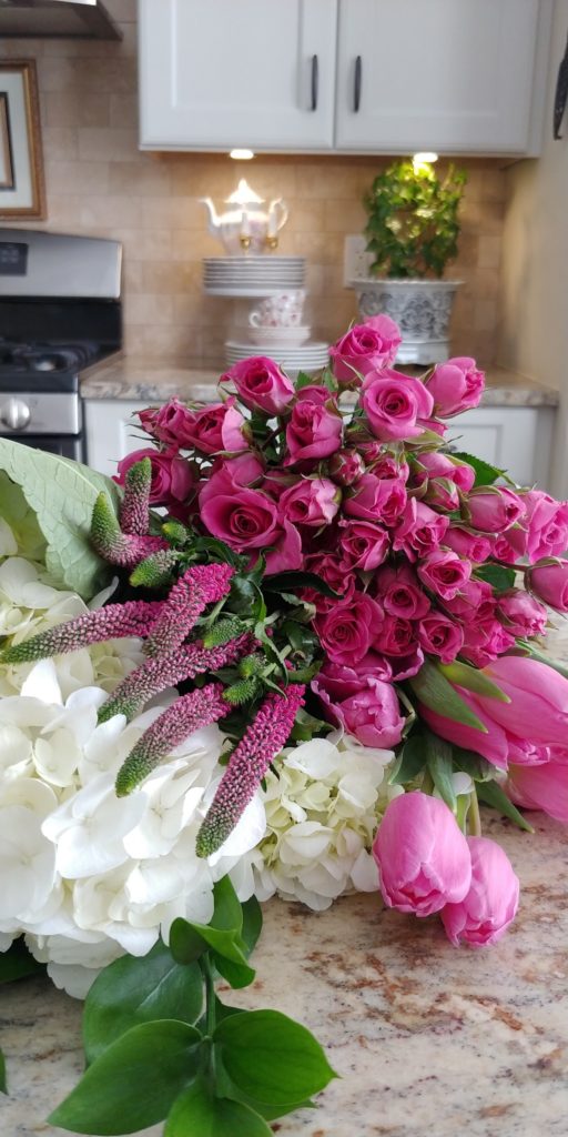 A vase of flowers on a table