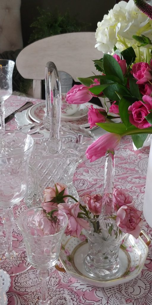 A vase of flowers on a table