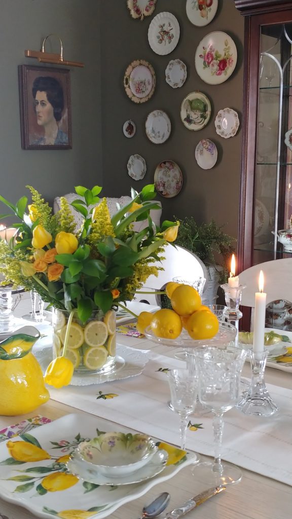 A vase of flowers on a table