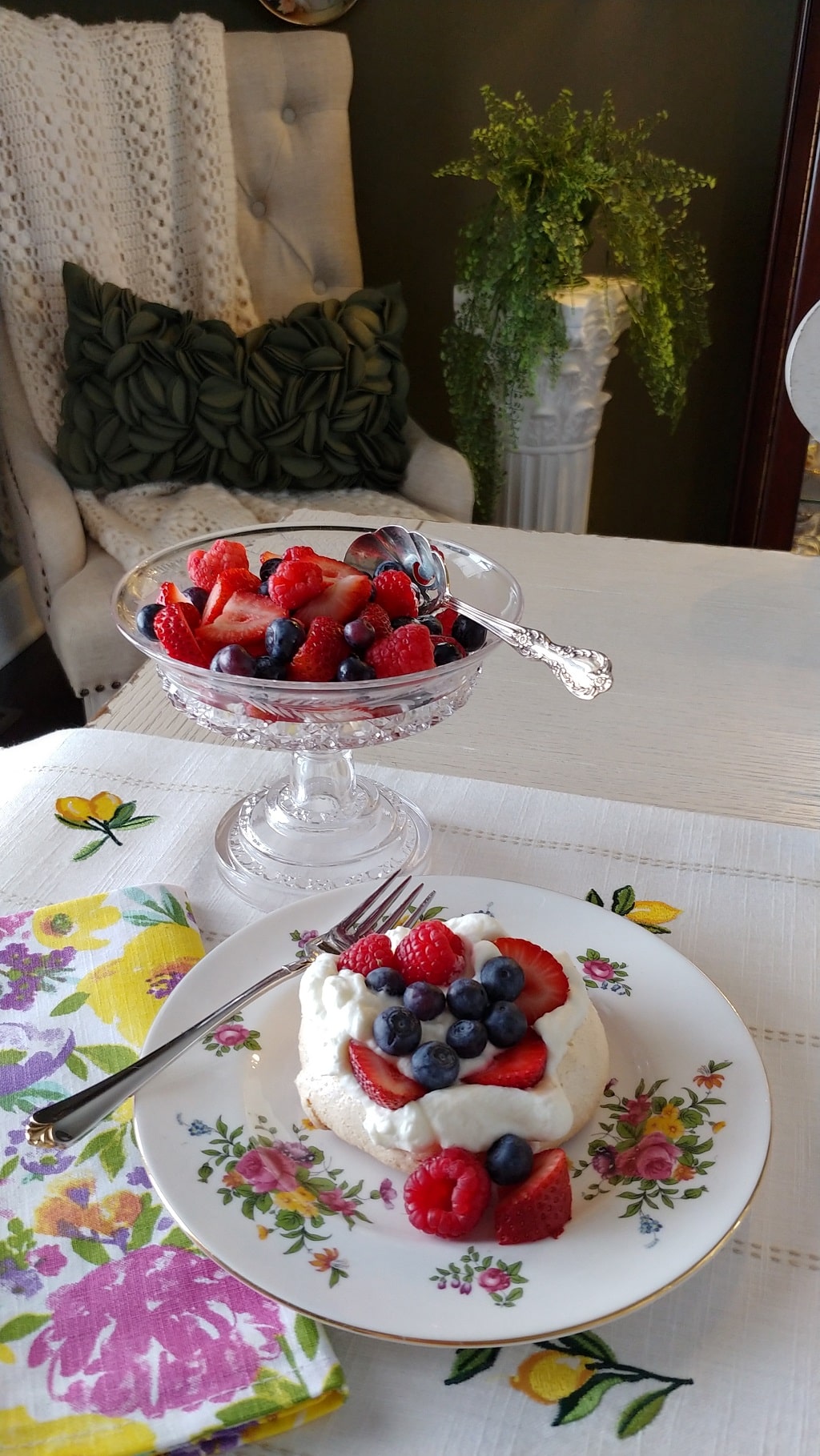 Easy Mixed Berry Pavlova Recipe