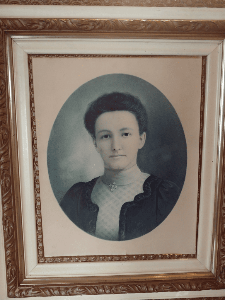 A vintage photo of an unknown lady