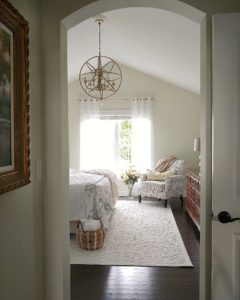 Neutral rug in bedroom