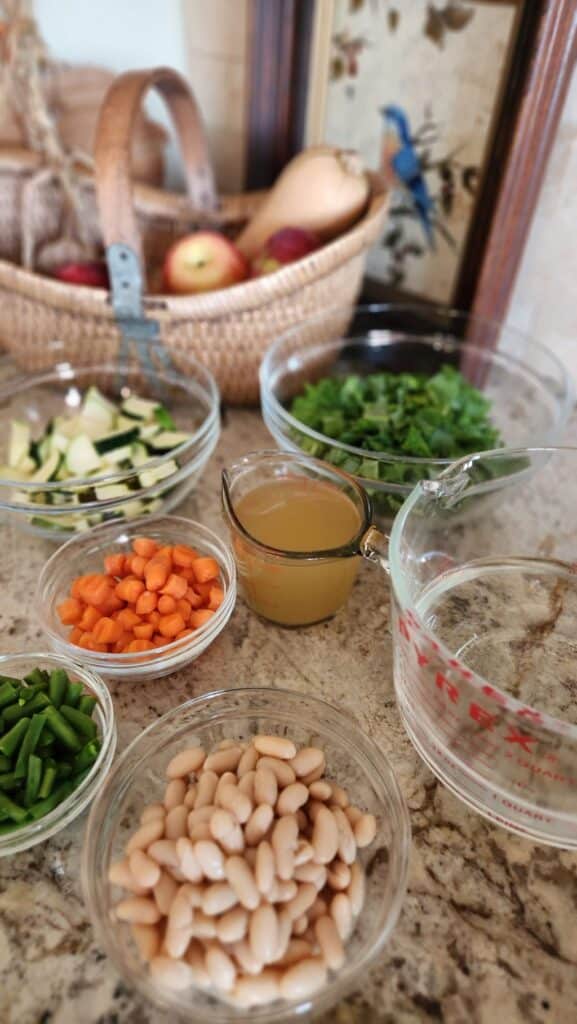 ingredients to make minestrone soup