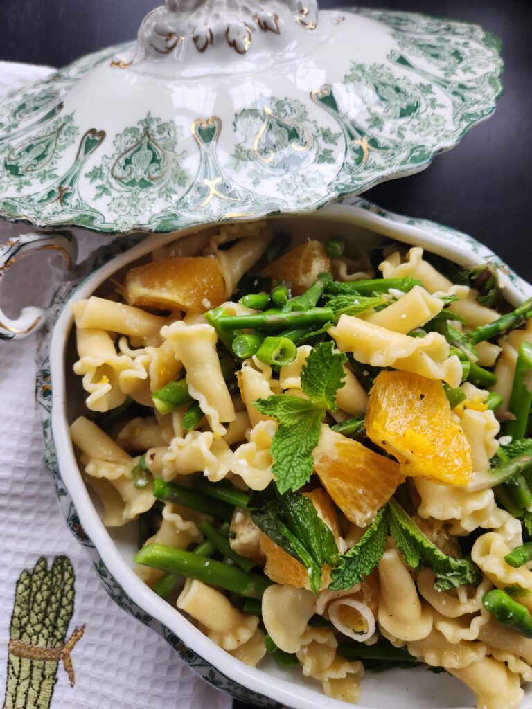 pasta salad with asparagus, mint and orange