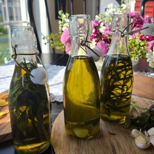 How to Make Homemade Garlic Infused Olive Oil Hen and Horse Design