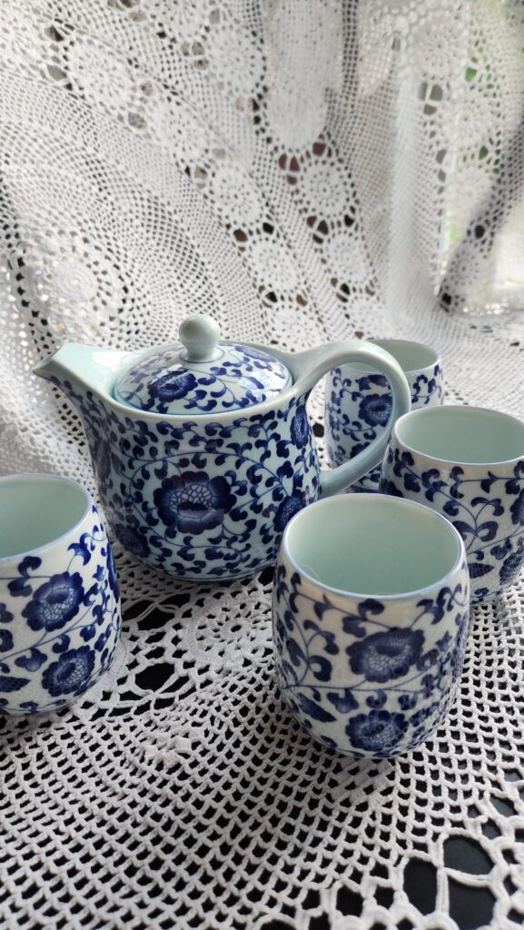 blue and white Chinoiserie  tea set