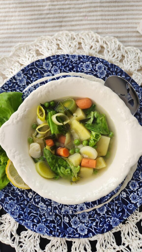 spring lettuce soup with leeks keto