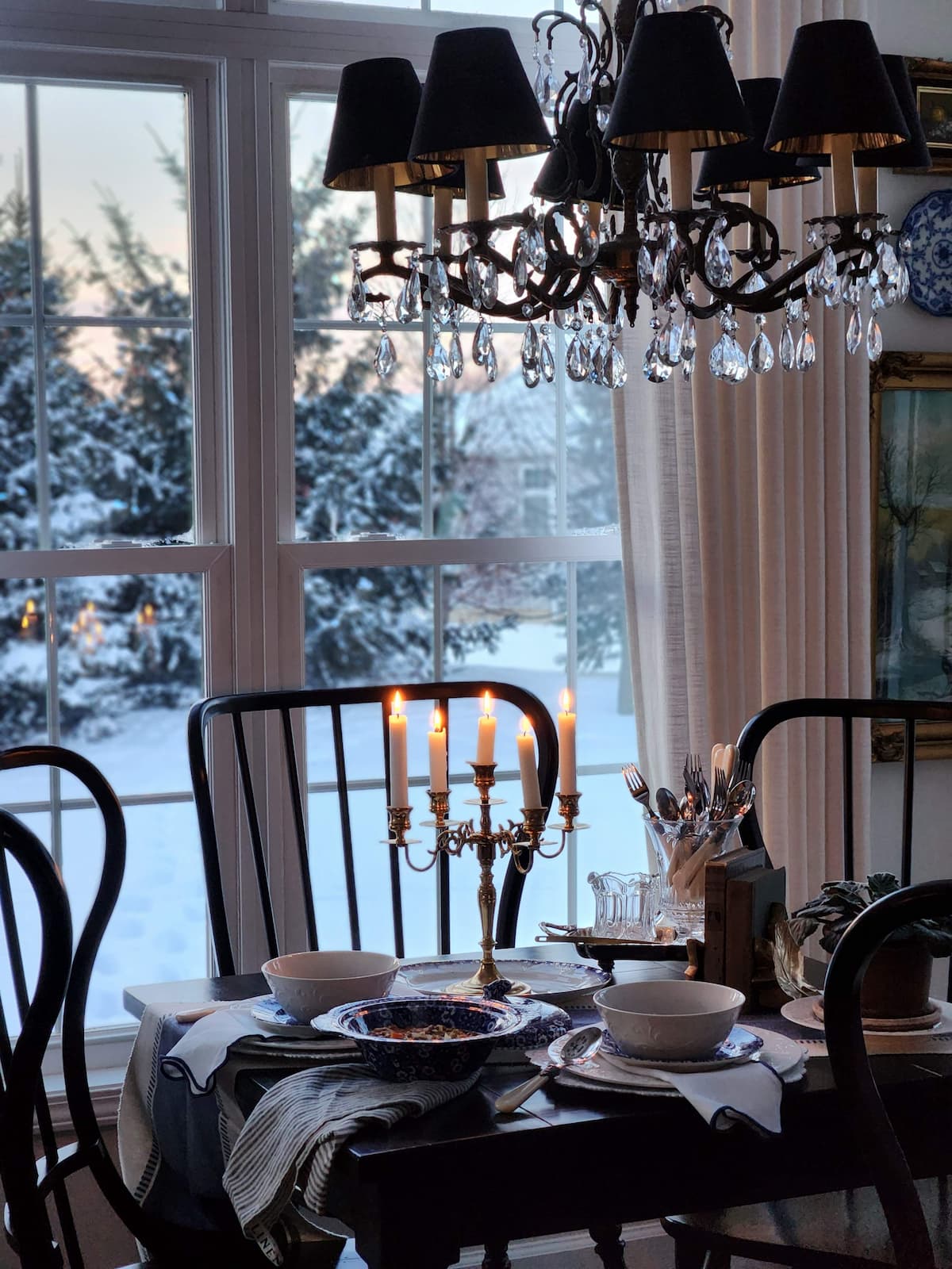 5 French Vintage Decor Trends for 2026: Ironstone, Linens & Crystal